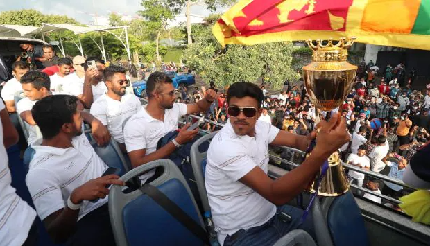 Sri Lanka cricketers with trophy parade in Colombo