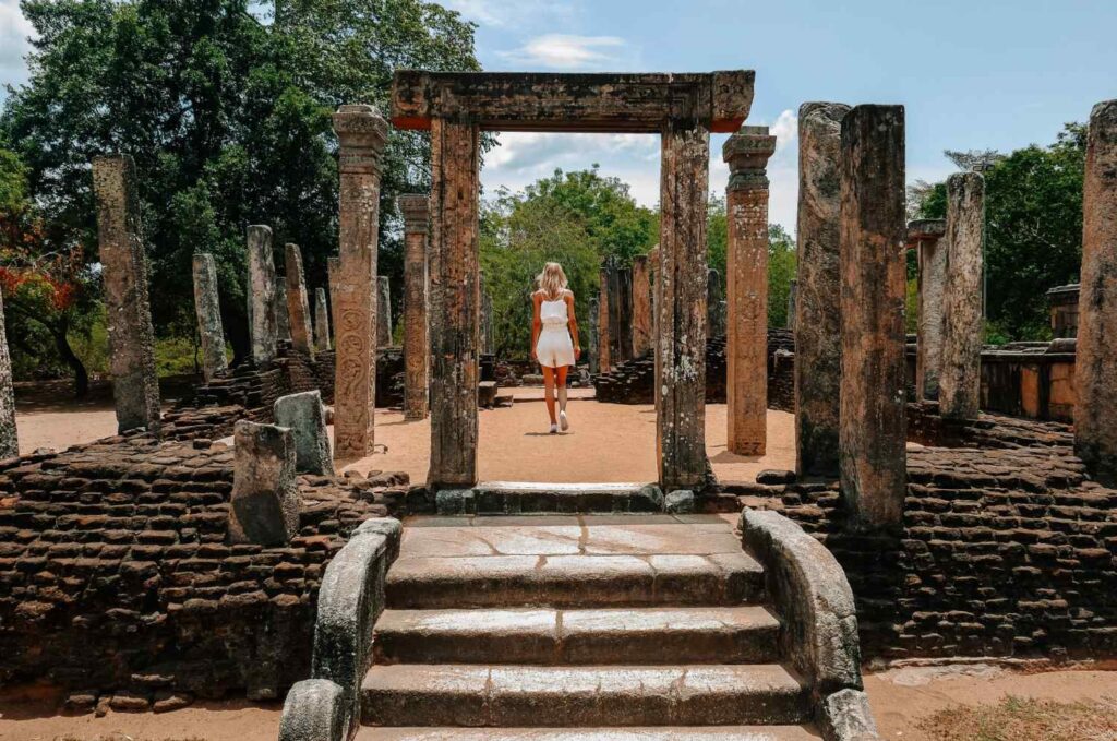 Polonnaruwa arch scaled 1